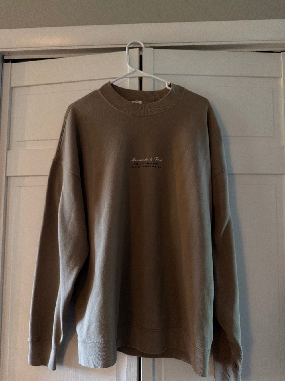 Men’s Abercrombie & Fitch sweatshirt size XL